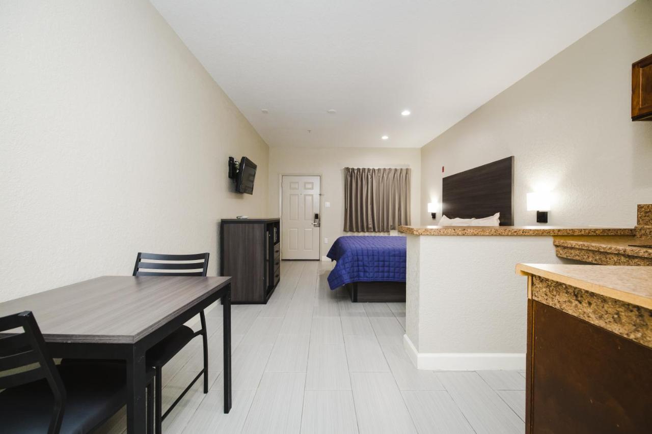 Winchester Inn And Suites Humble/Iah/North Houston Exterior photo